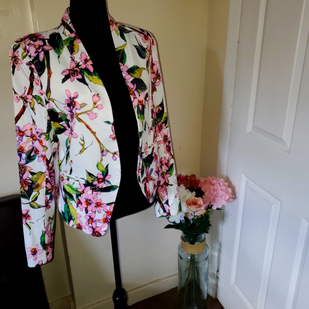 White/Pink flower blazer